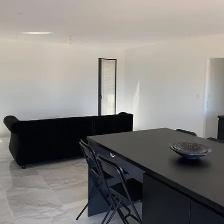 Magnifique Avec Piscine Et Villa Saint-Jean-Lherm